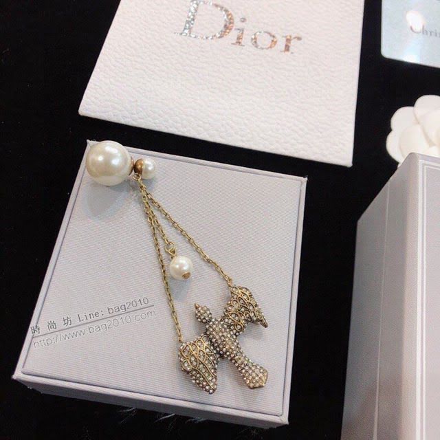 Dior飾品 迪奧經典熱銷款復古淡金色珍珠單邊耳釘  zgd1026